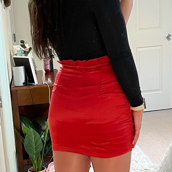 Red Ruffle Mini Skirt - Picture 4 of 10